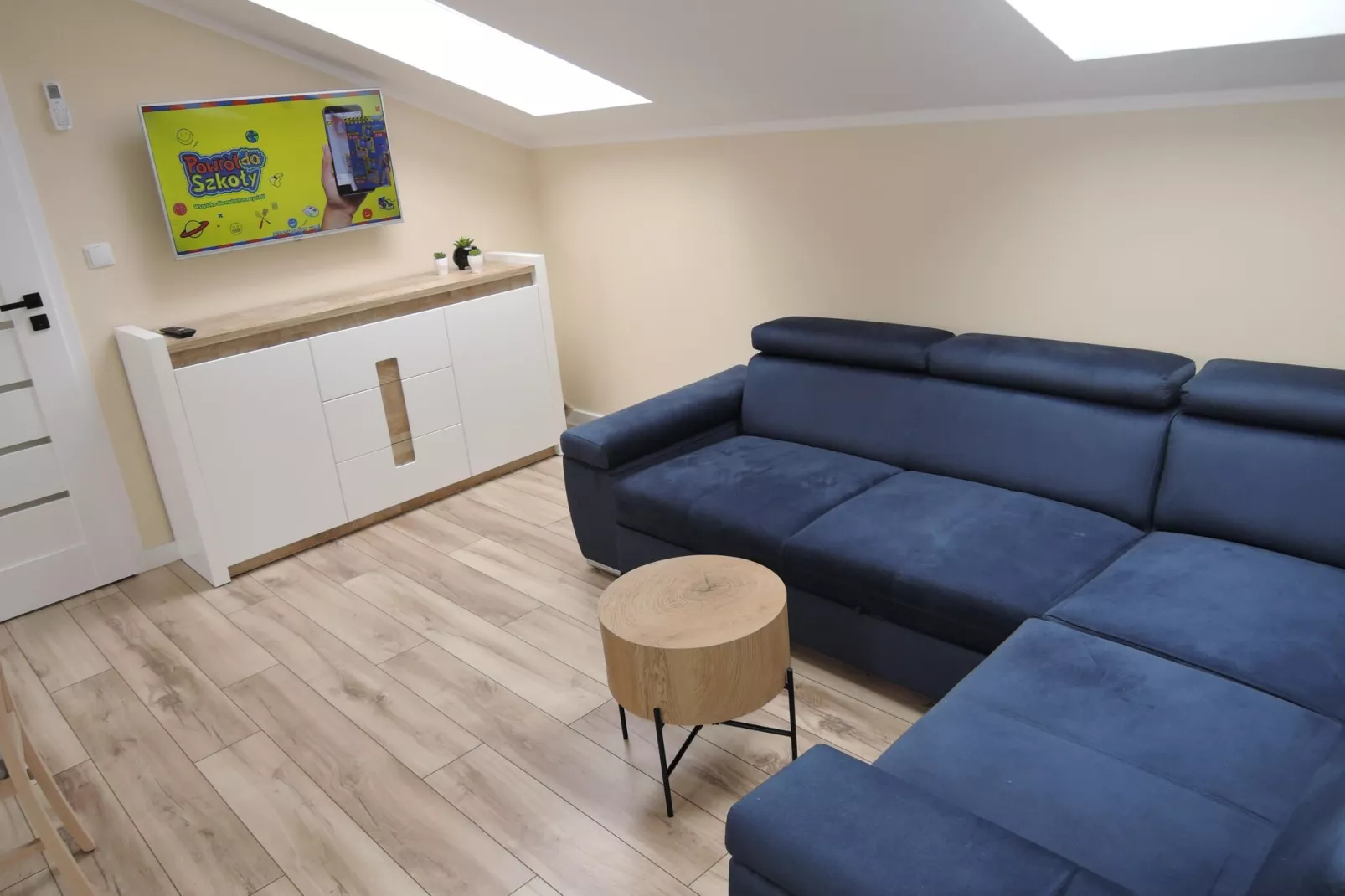 Komfortowy apartament z basenem i jacuzzi w Międzywodziu-Living room