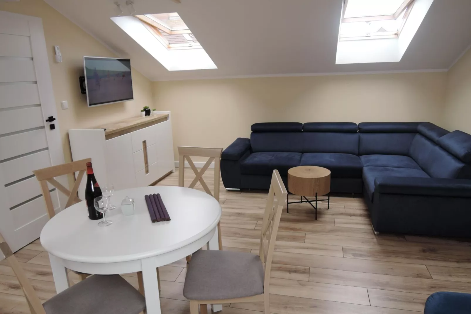 Komfortowy apartament z basenem i jacuzzi w Międzywodziu-Living room