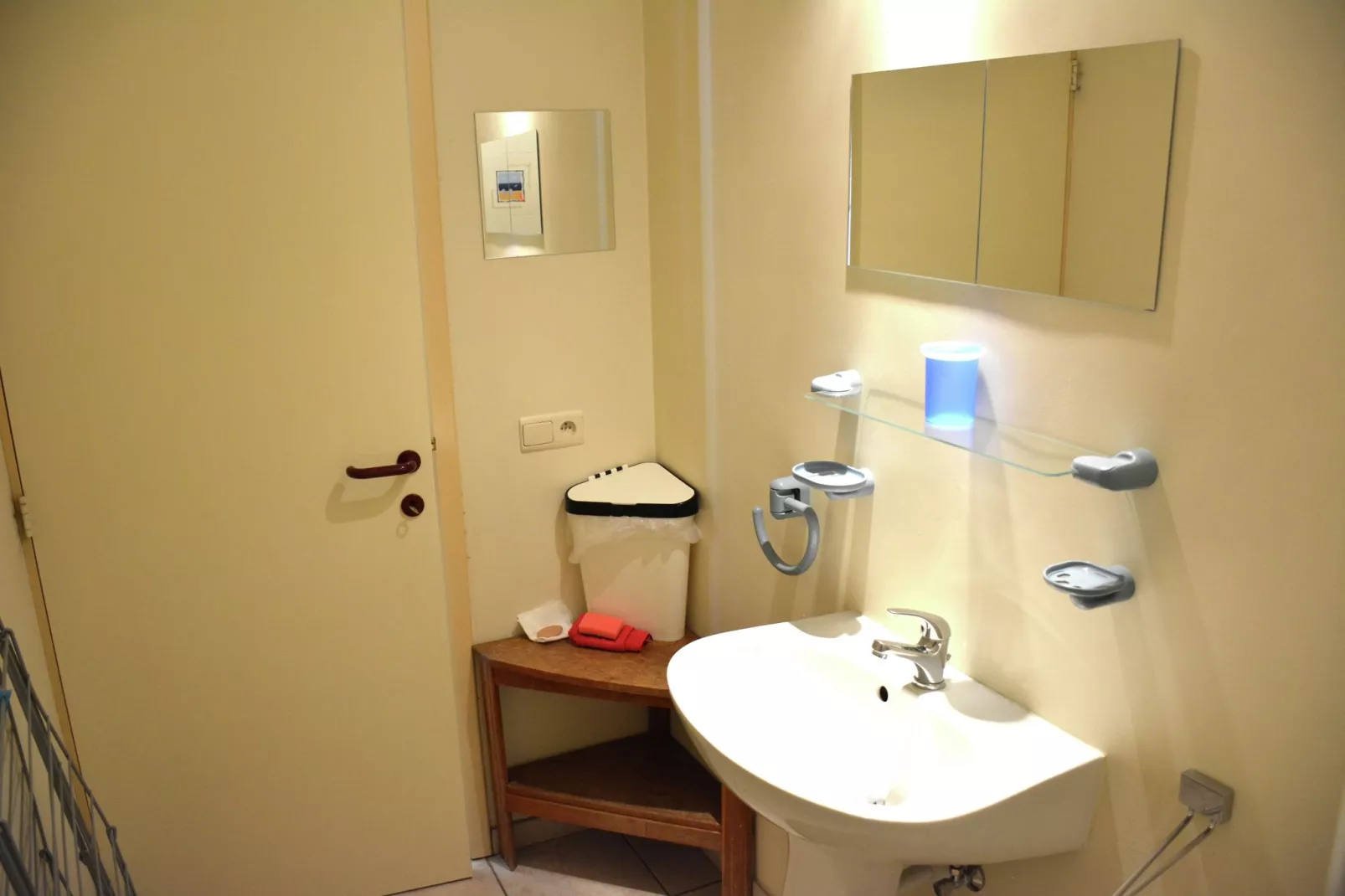 Yameta small-Bathroom