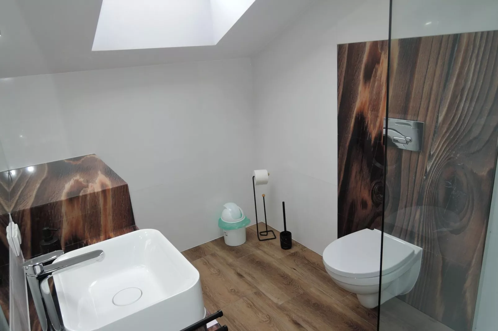Komfortowy apartament z basenem i jacuzzi w Międzywodziu-Bathroom