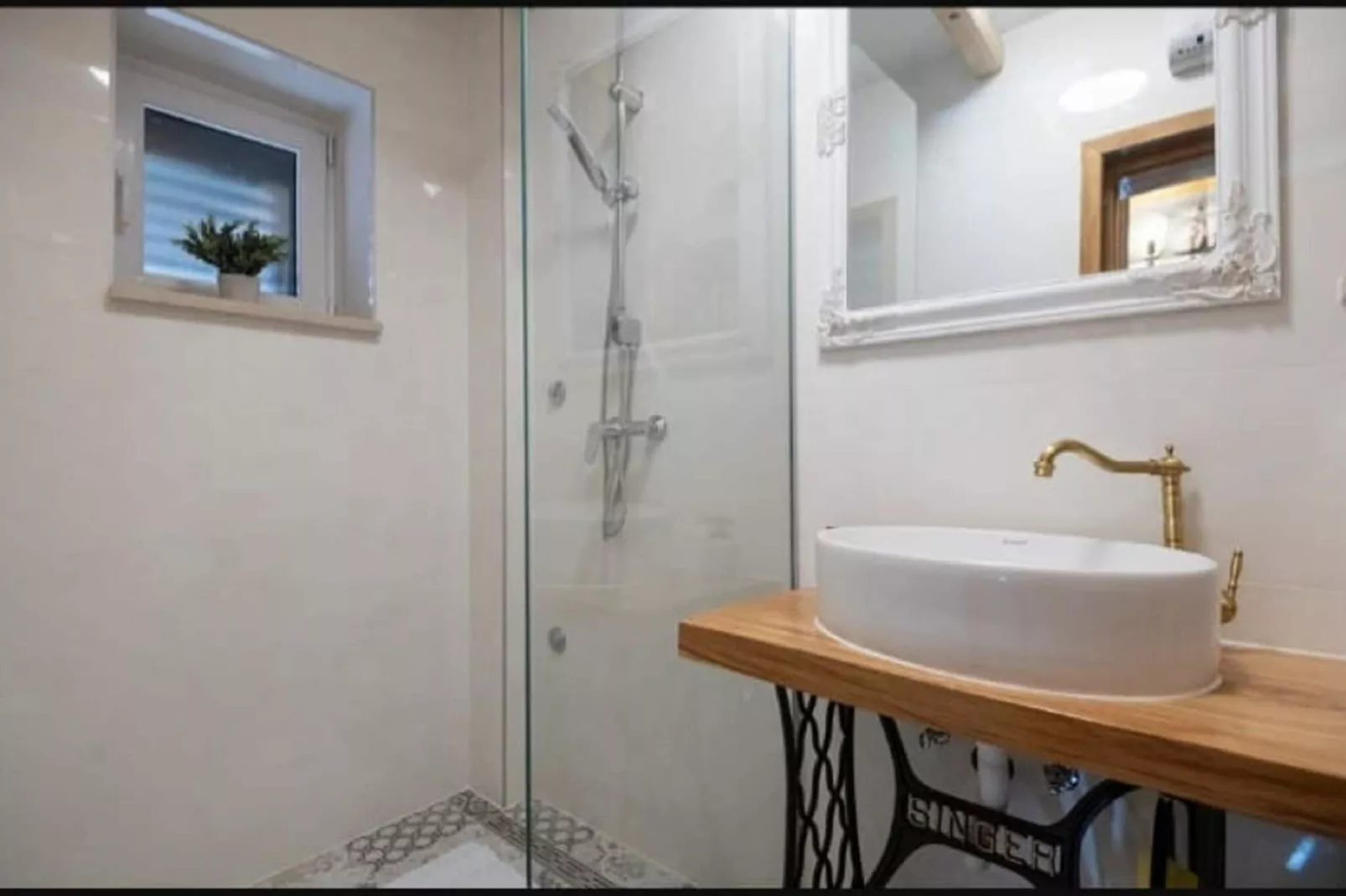 Eli-Bathroom