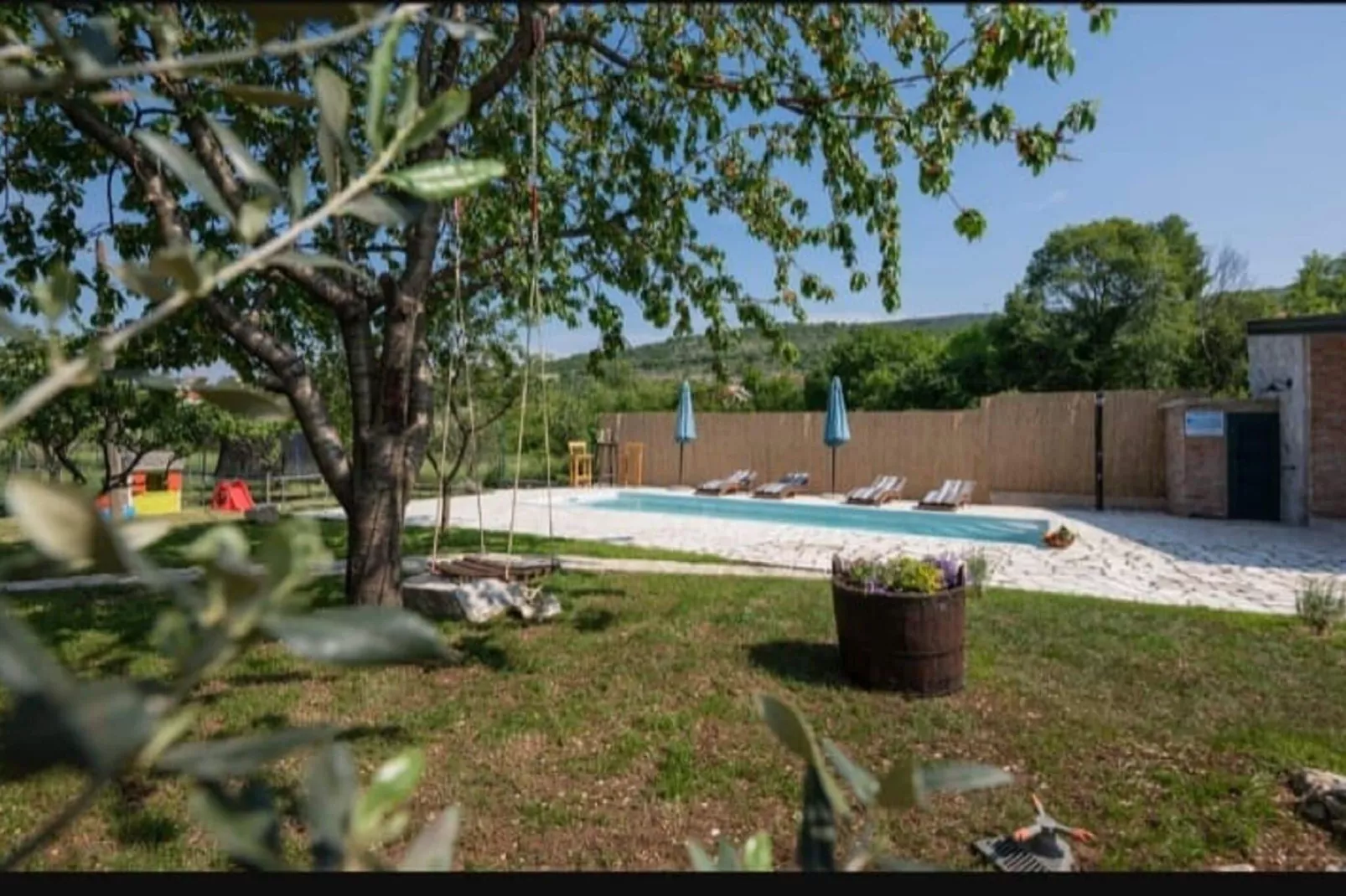 Eli-Gardens summer