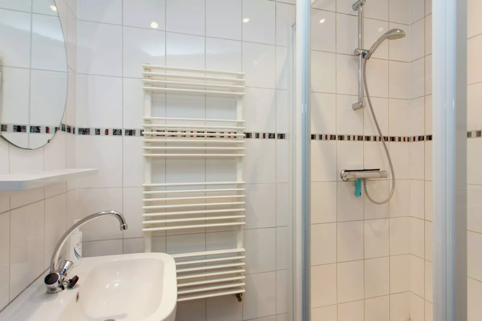 Skries-Bathroom