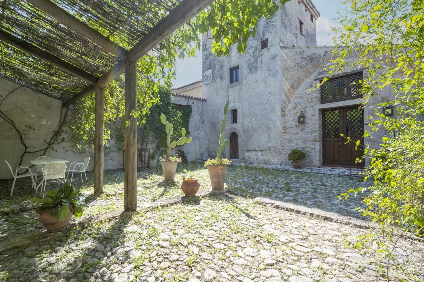 Torre Zunivu-Exterior summer