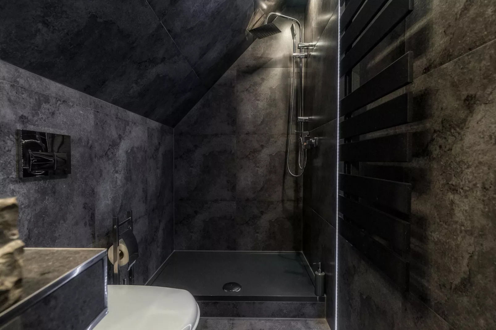 A luxury villa in the Tatra Mountains-Bathroom