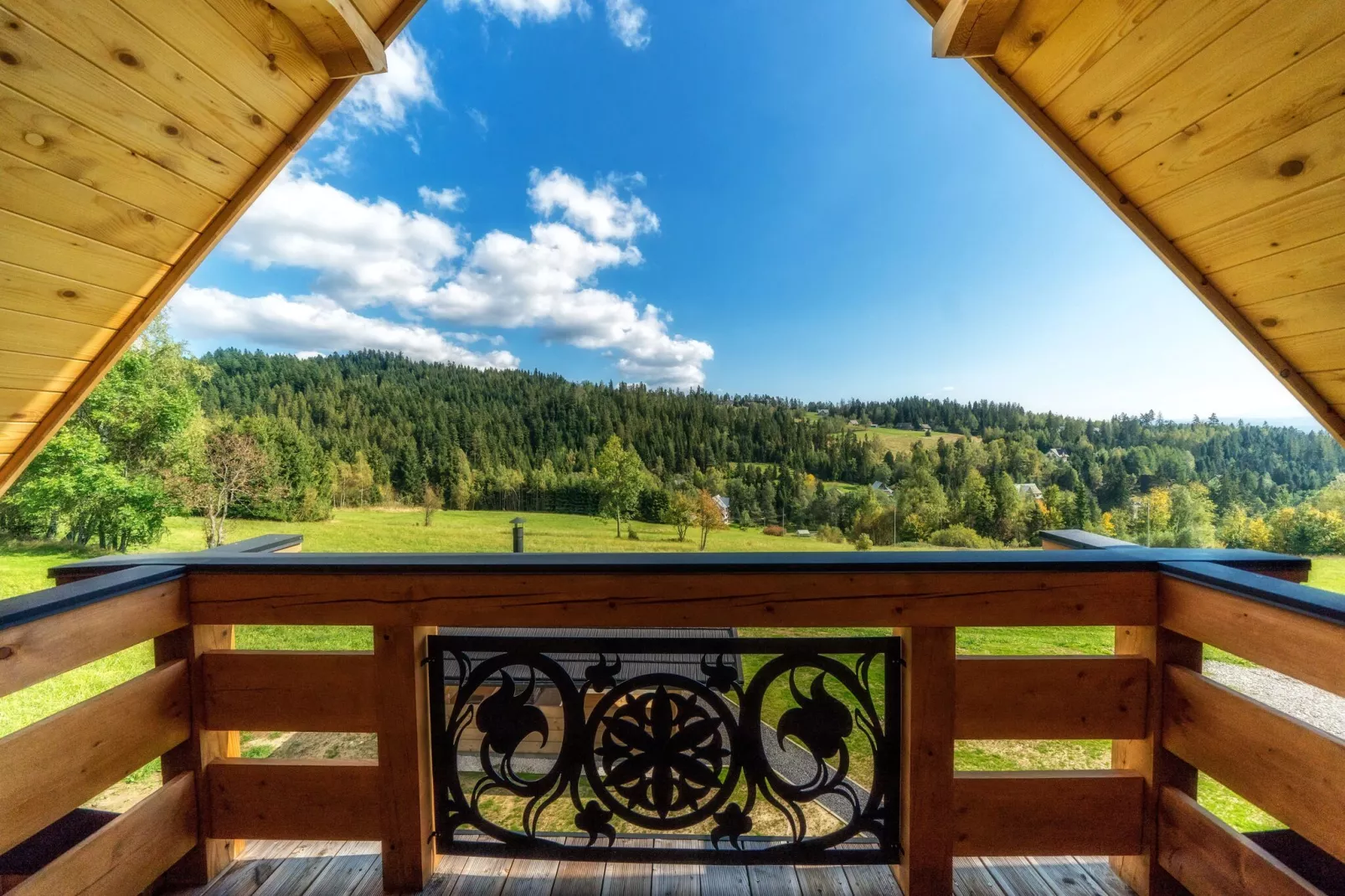 A luxury villa in the Tatra Mountains-Terrace balcony