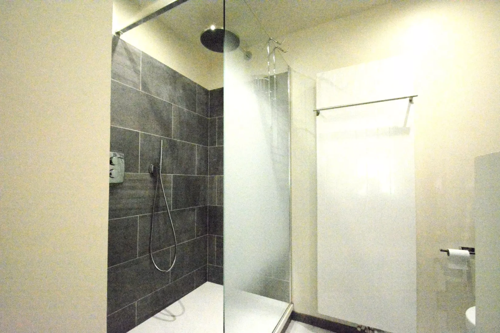 Le Barrage-Bathroom