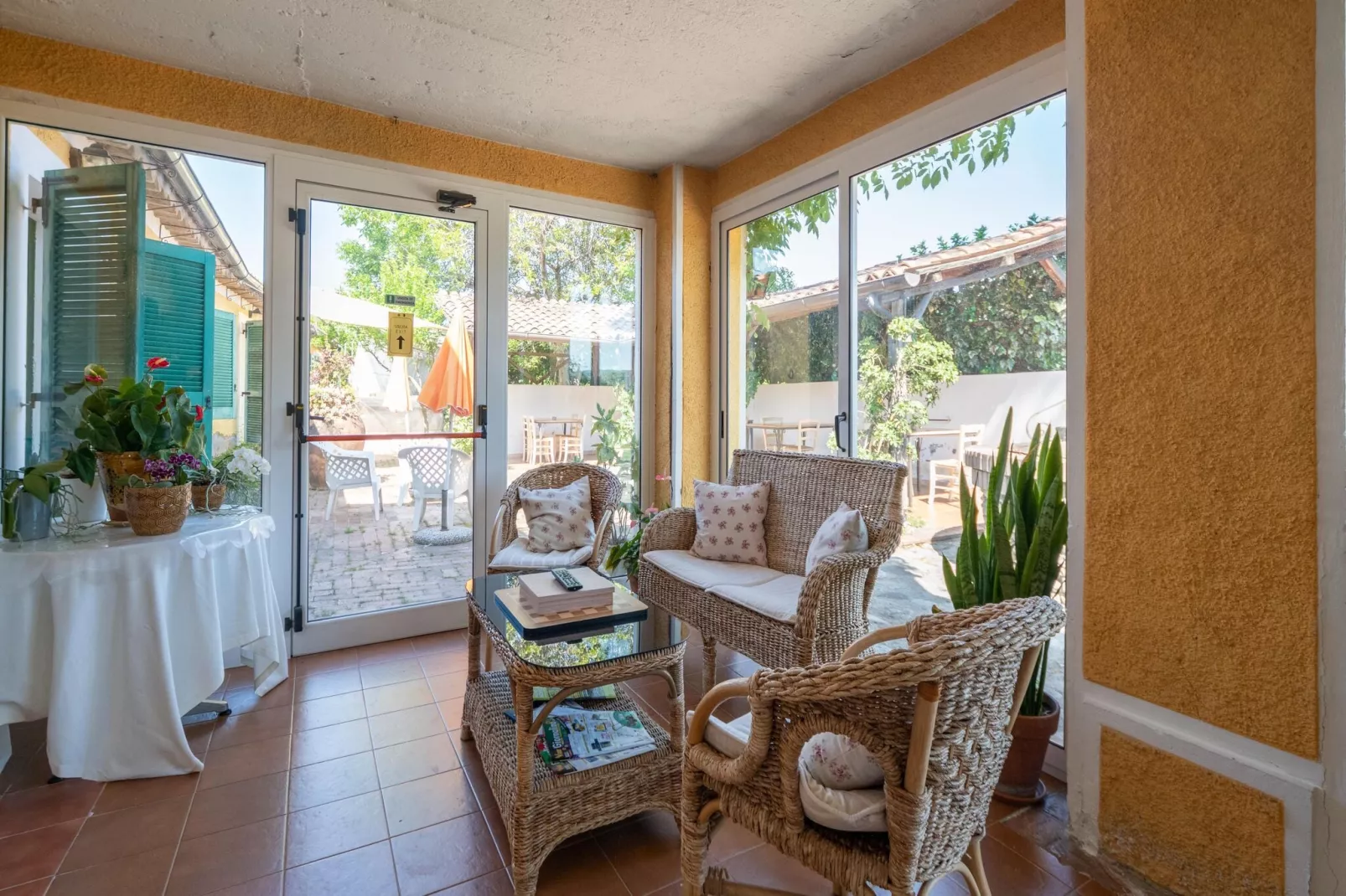 Torre Zunivu-Living room