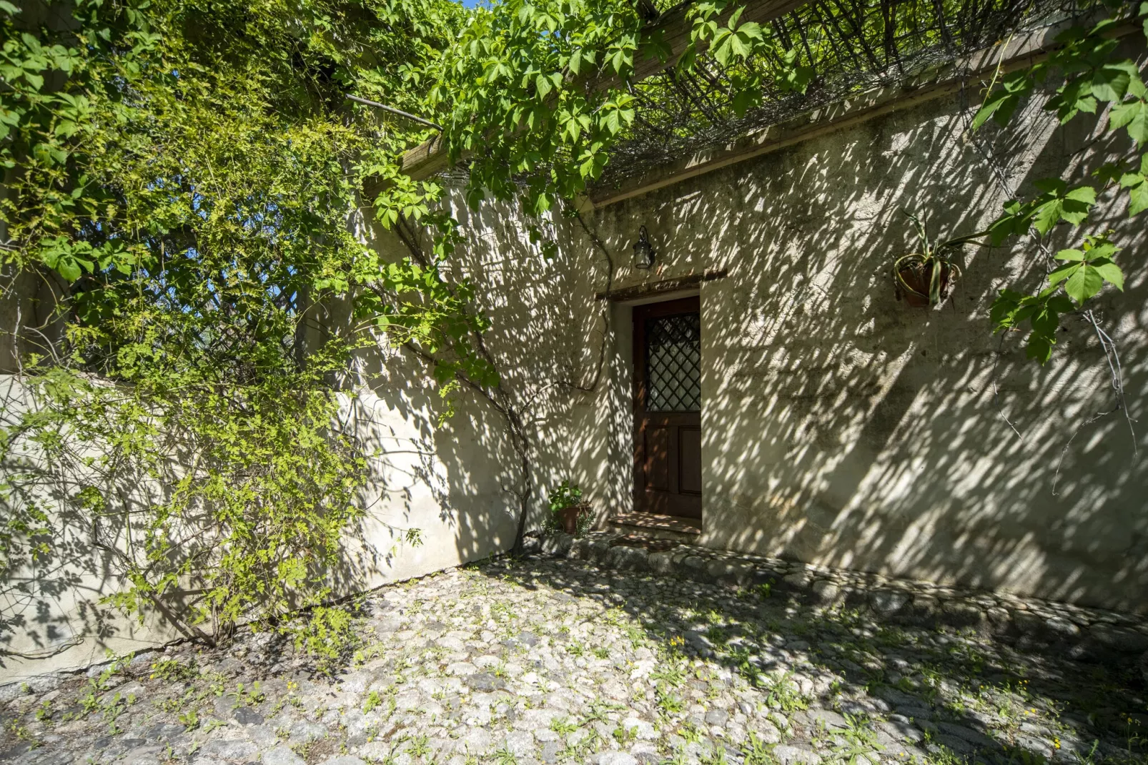 Torre Zunivu-Gardens summer