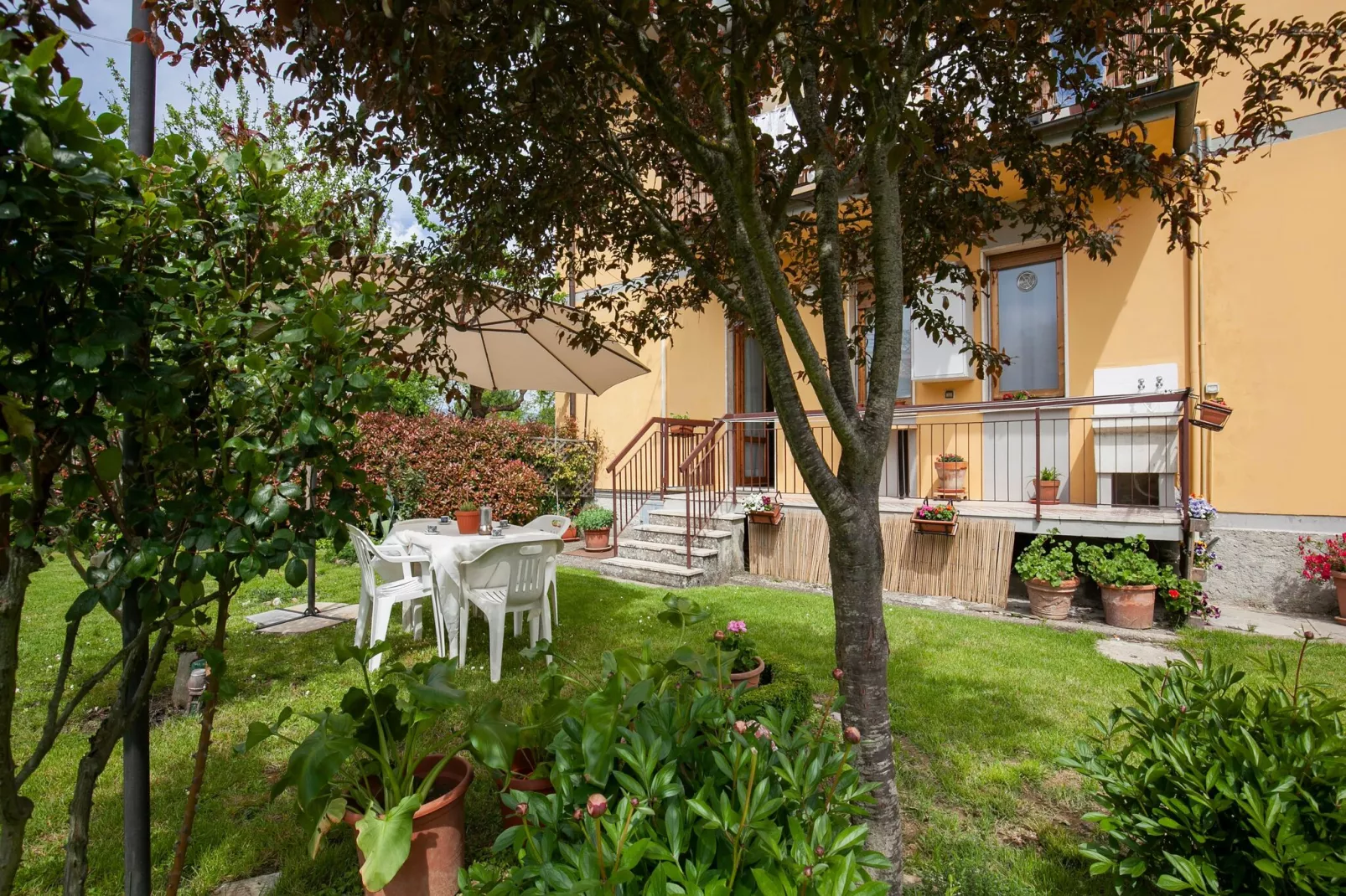 CASA OLMI-Gardens summer