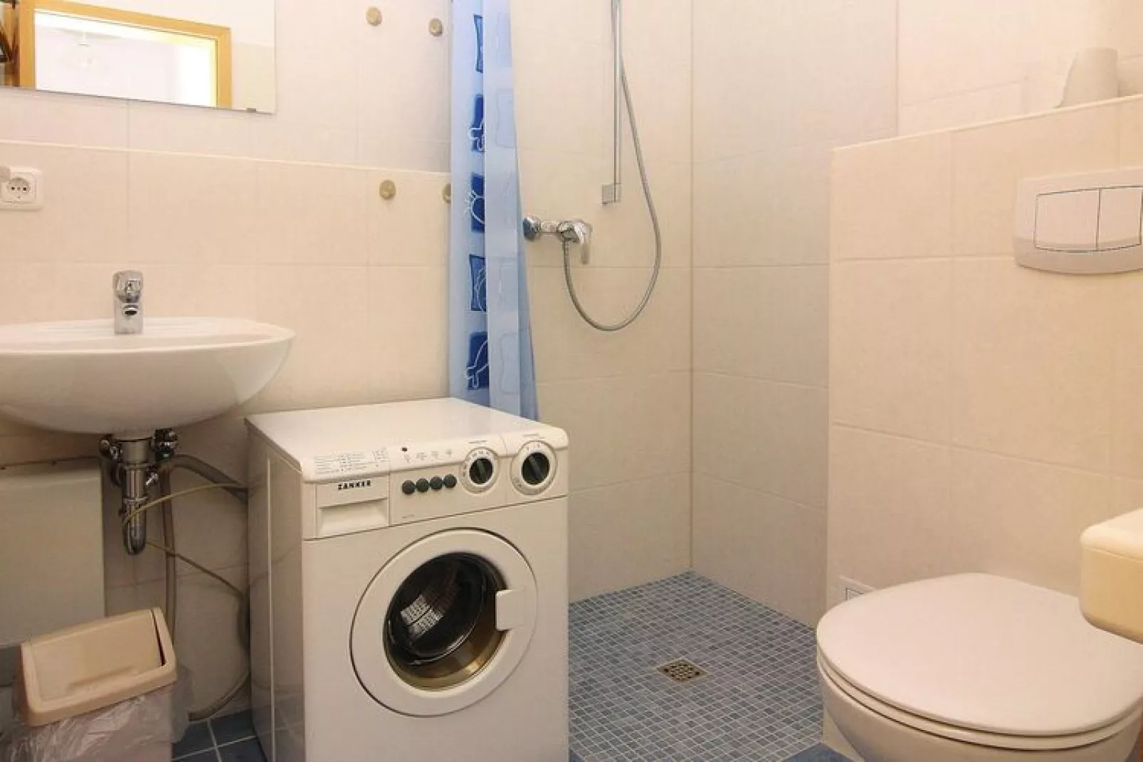 2-Raum-App / 48 qm / 18 DG rechts Kajüte 4 / 4 Pers-Bathroom