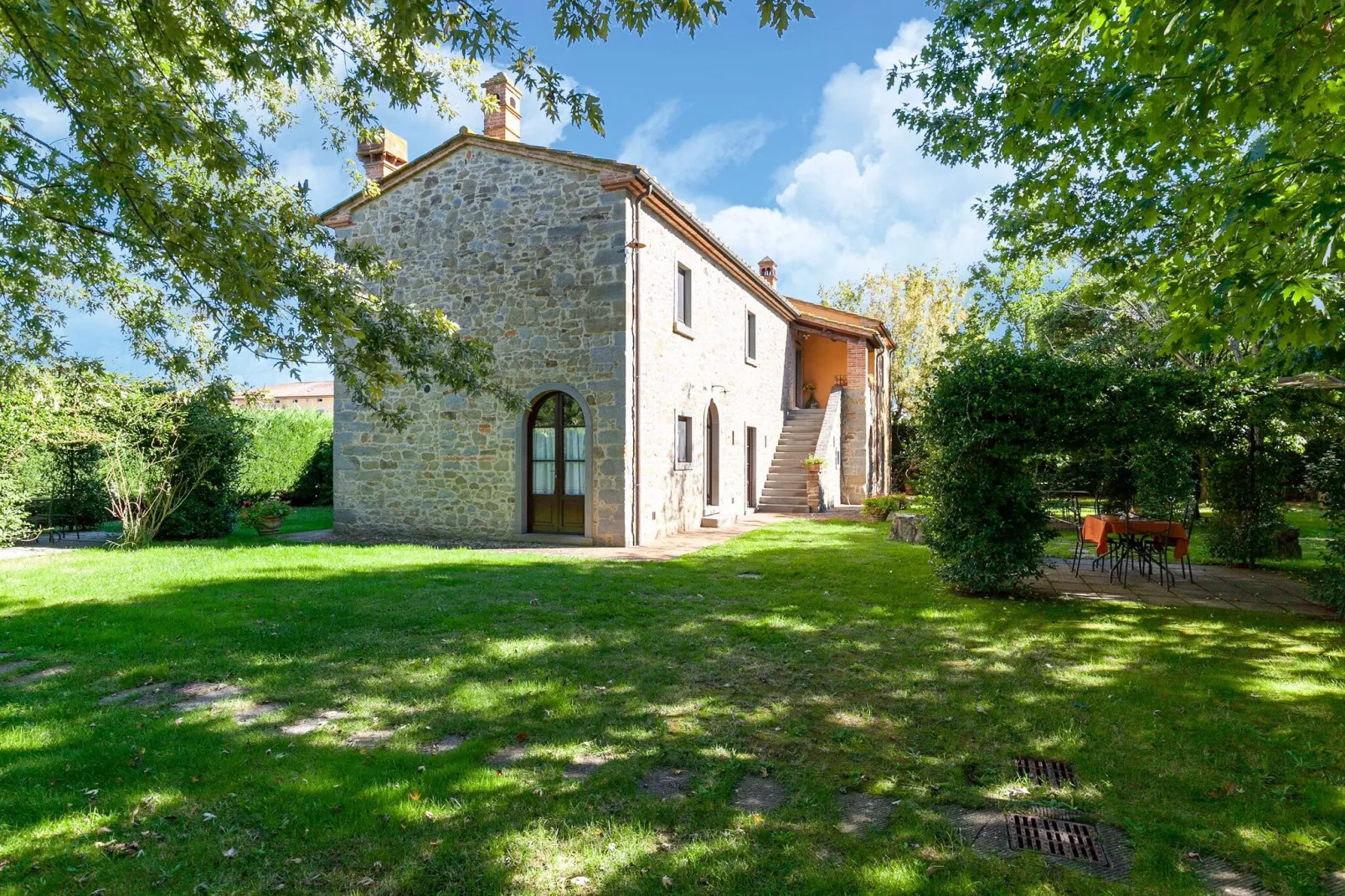 Grano-Exterior summer