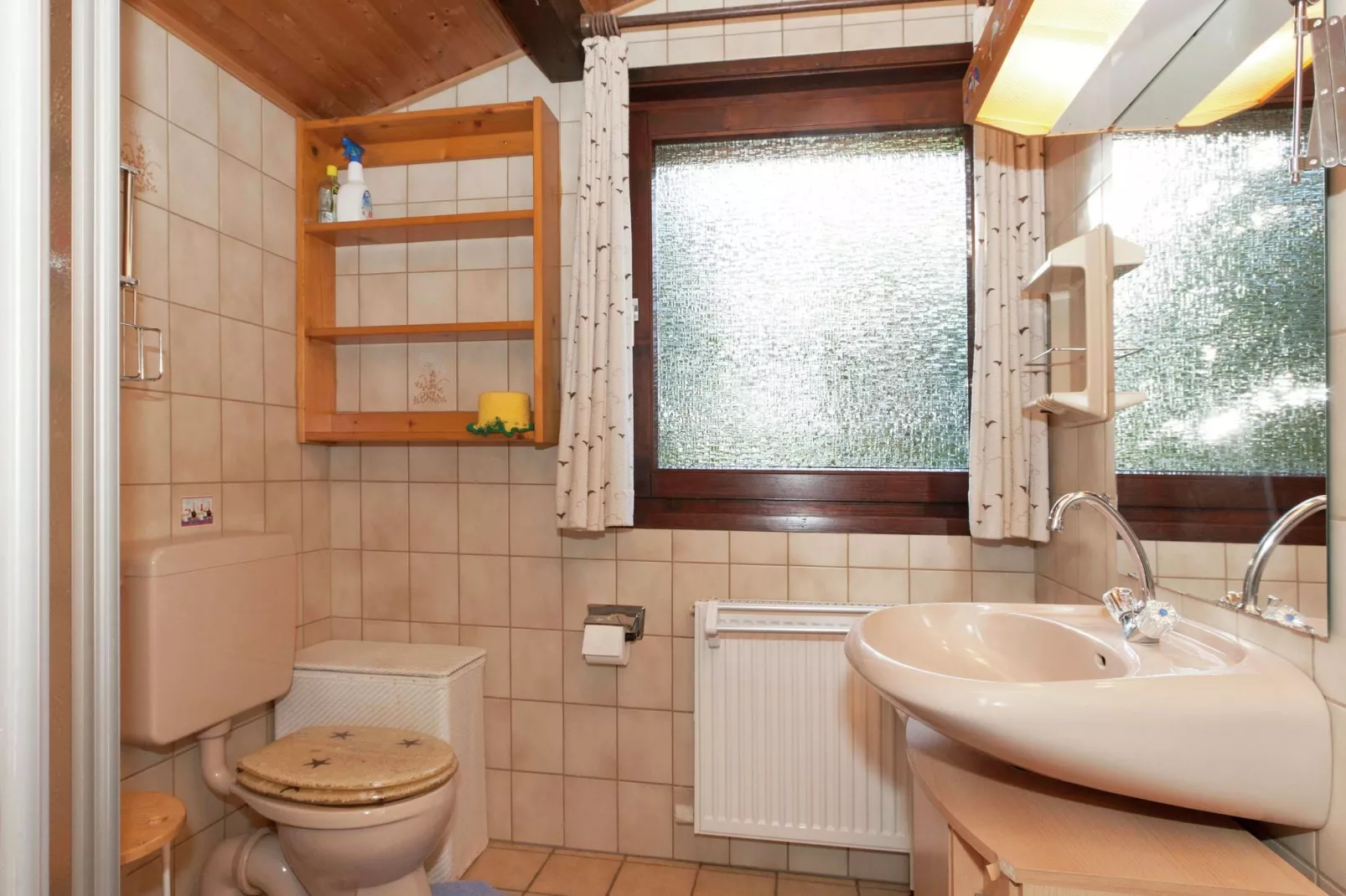 Ferienhaus am Hennesee mit Terrasse-Bathroom