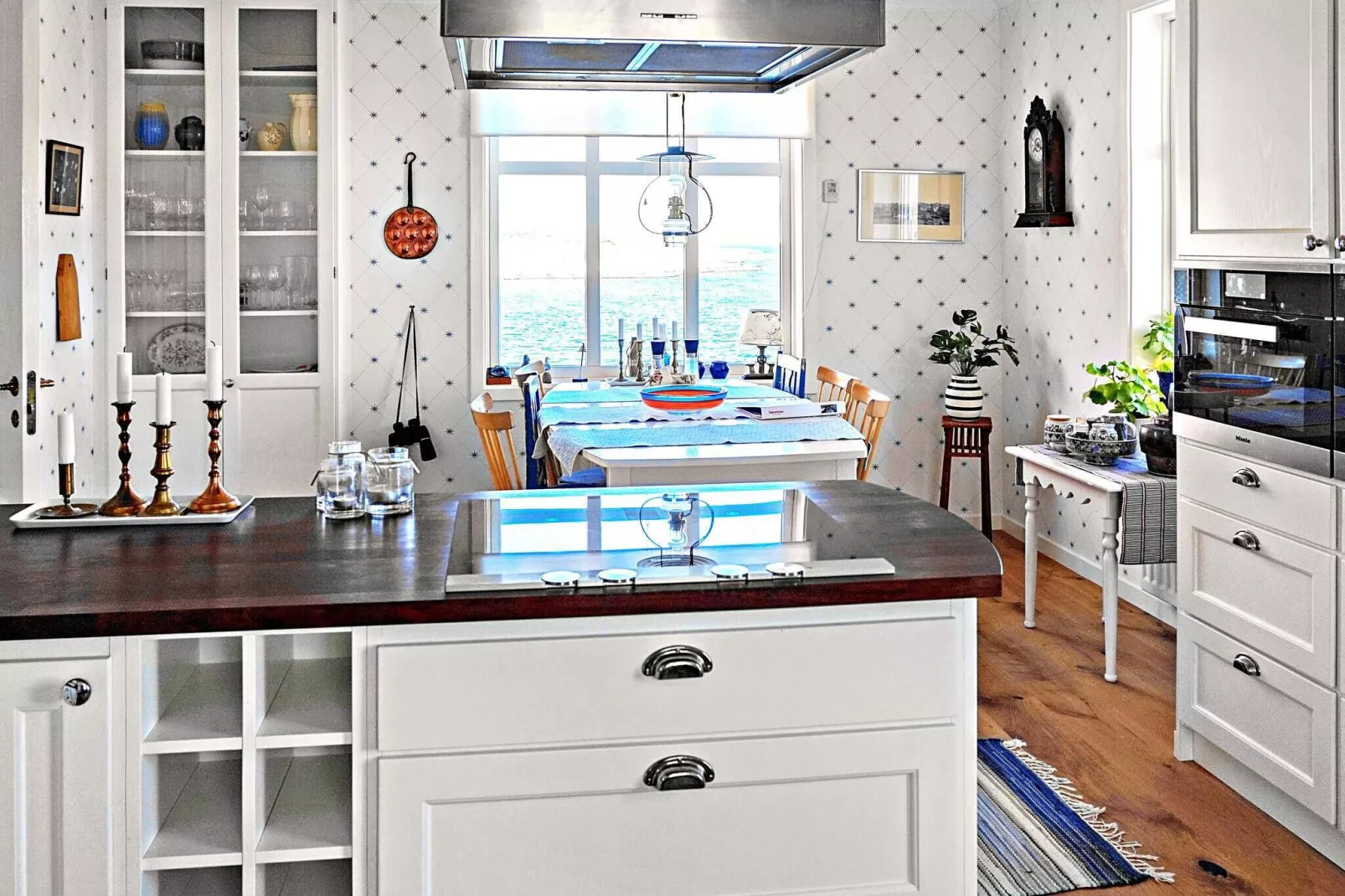 6 person holiday home in Gullholmen