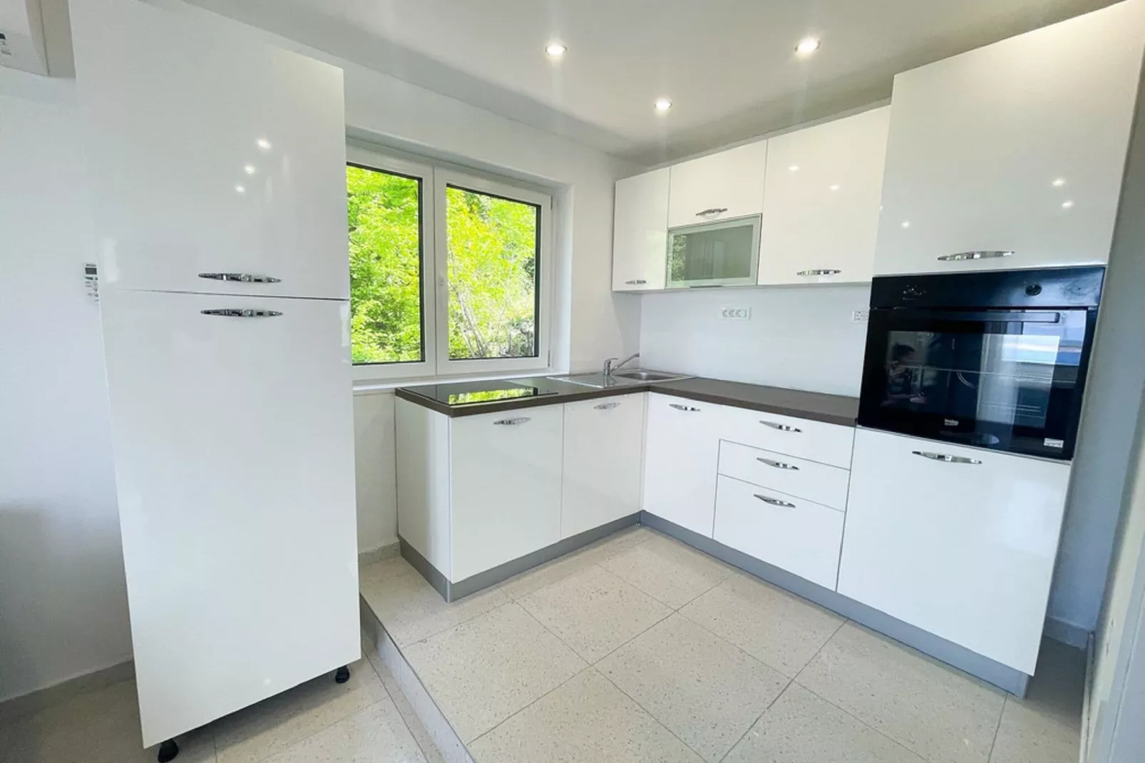 Milly 2-Kitchen