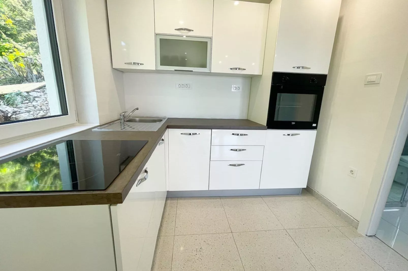 Milly 2-Kitchen