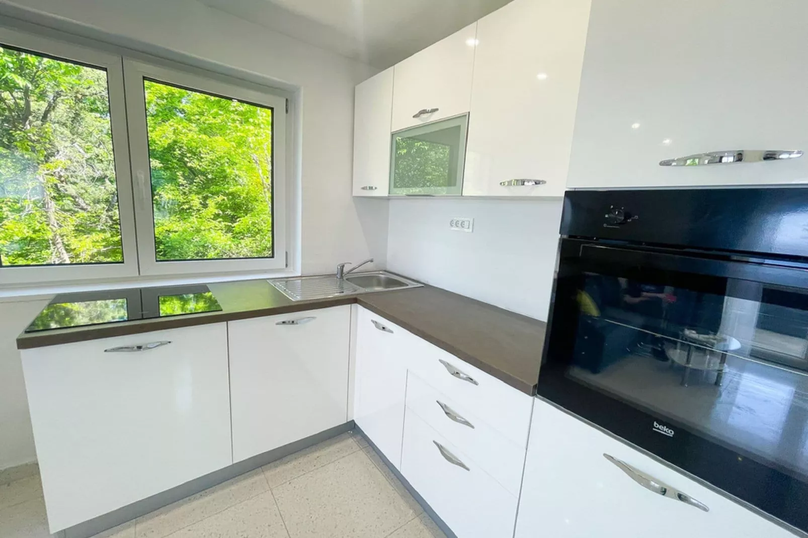 Milly 2-Kitchen