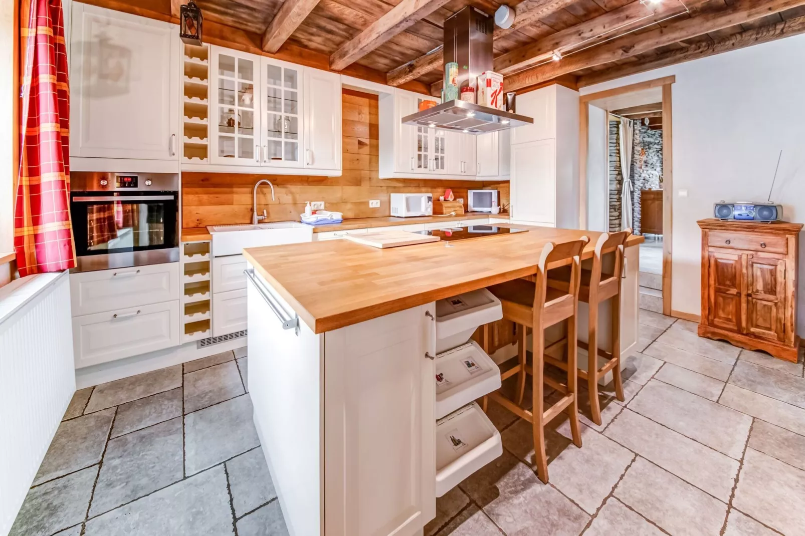 La Nuitée des Nutons-Kitchen