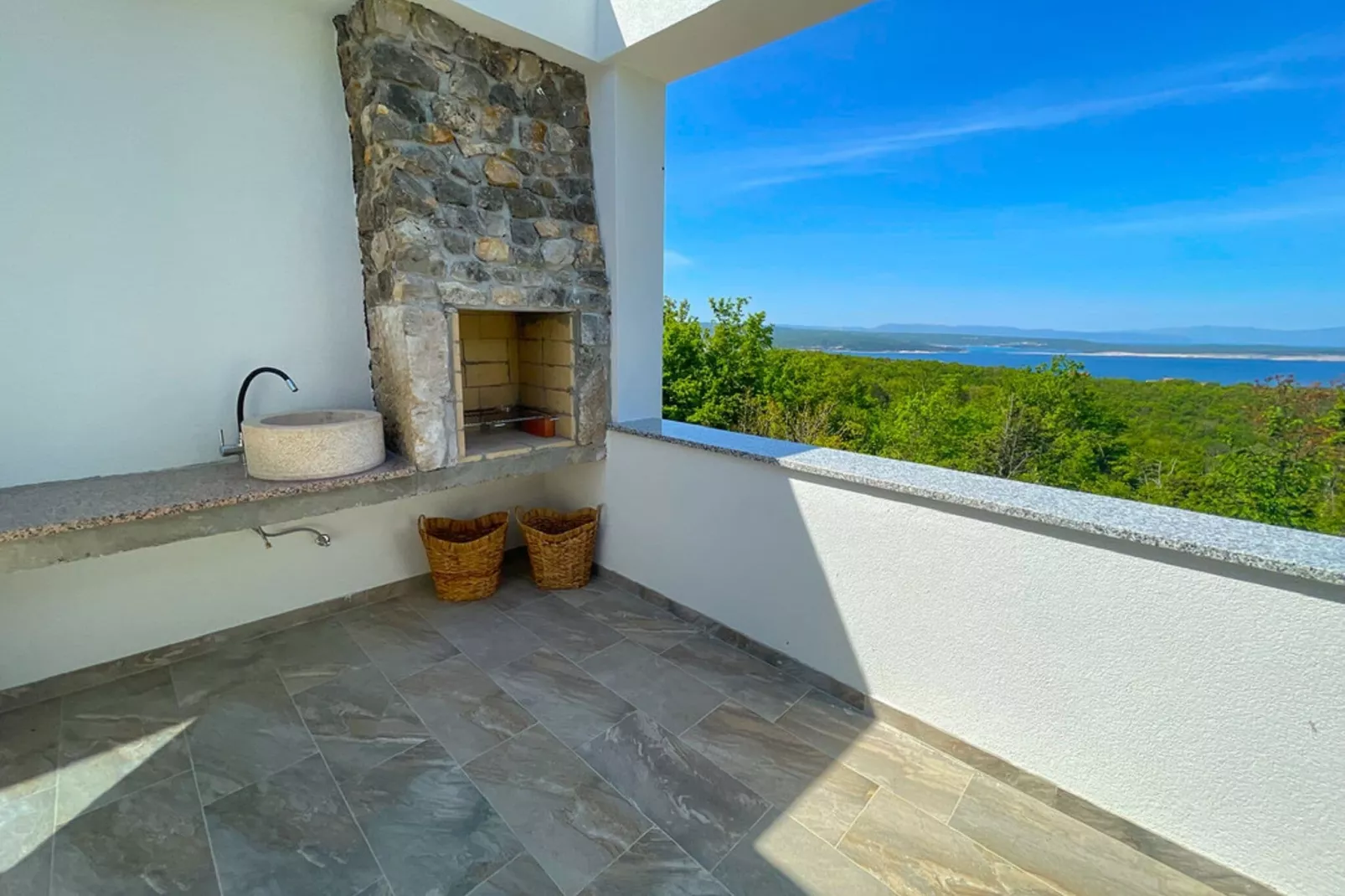 Milly 2-Terrace balcony