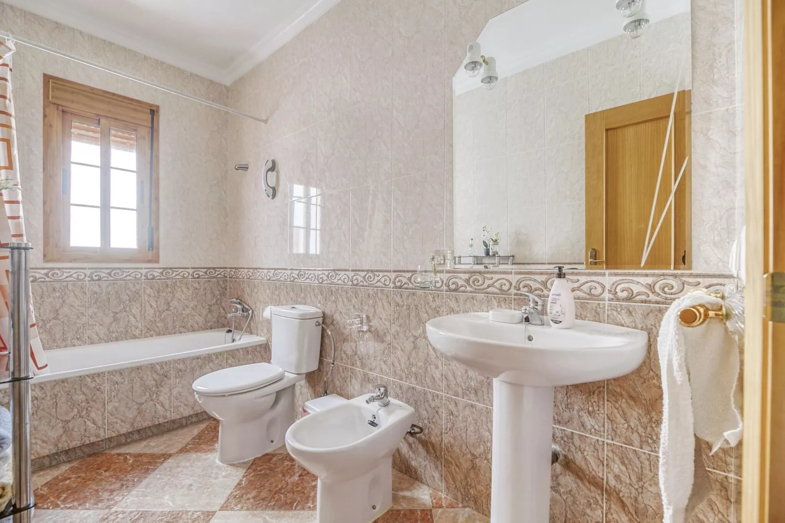 Casa en Villanueva de San Juan-Bathroom