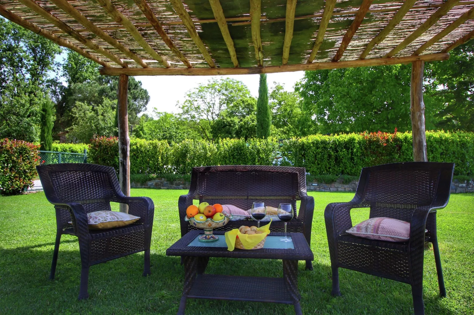 Casal Gheriglio Roseto-Gardens summer