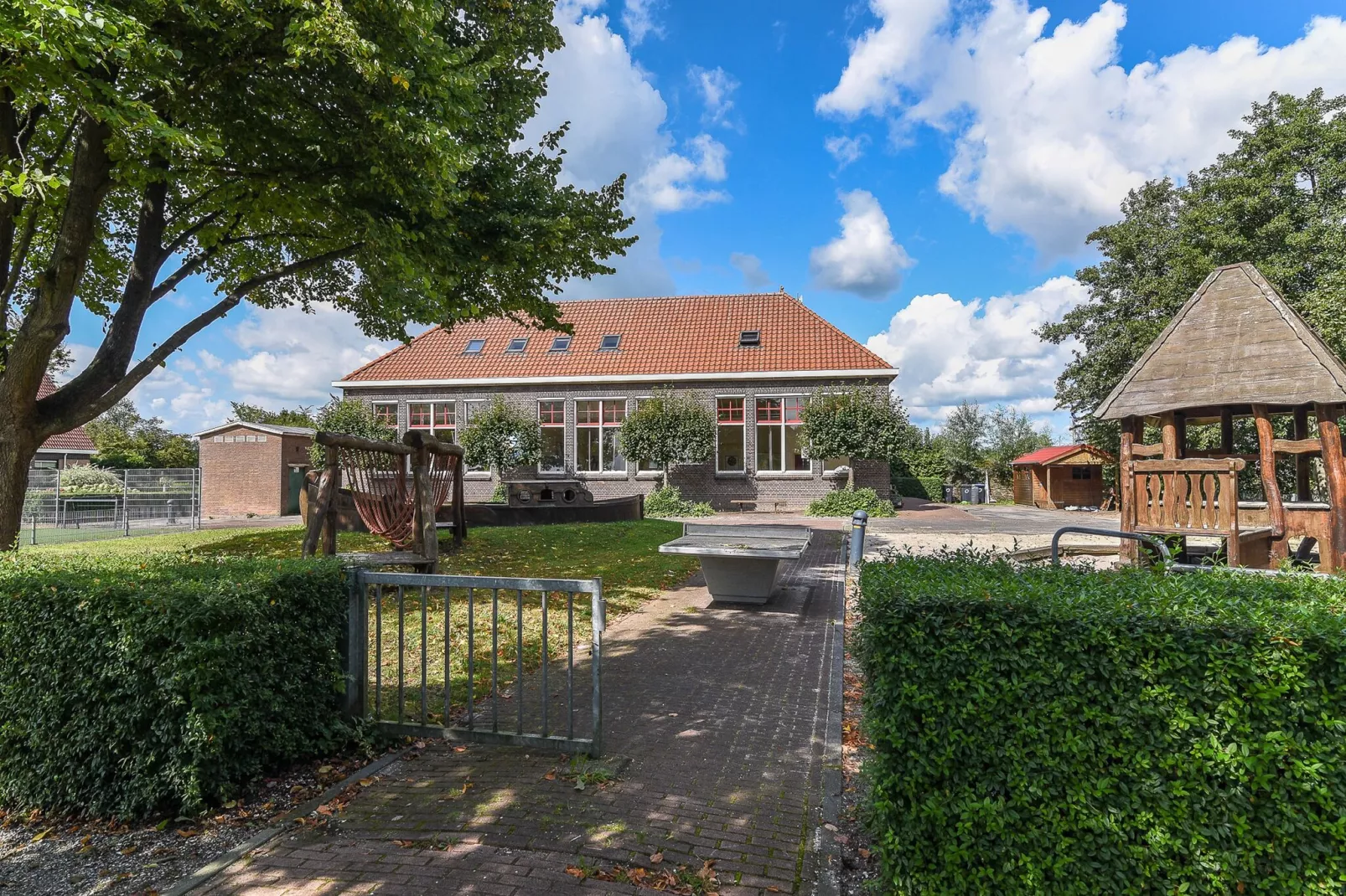 Chalet Doutzen-Areas summer 1km