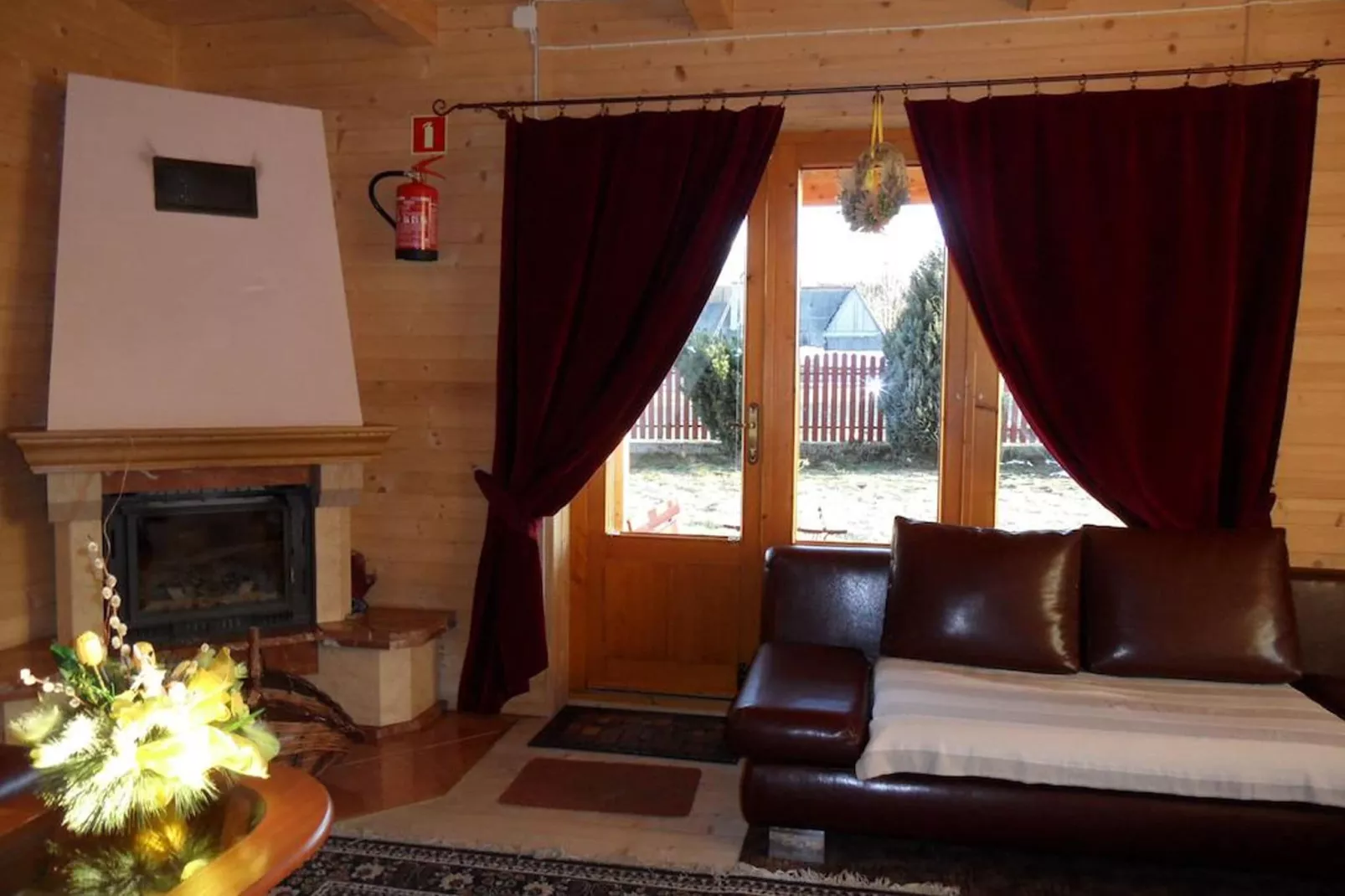A fabulous house in the mountains-Living room