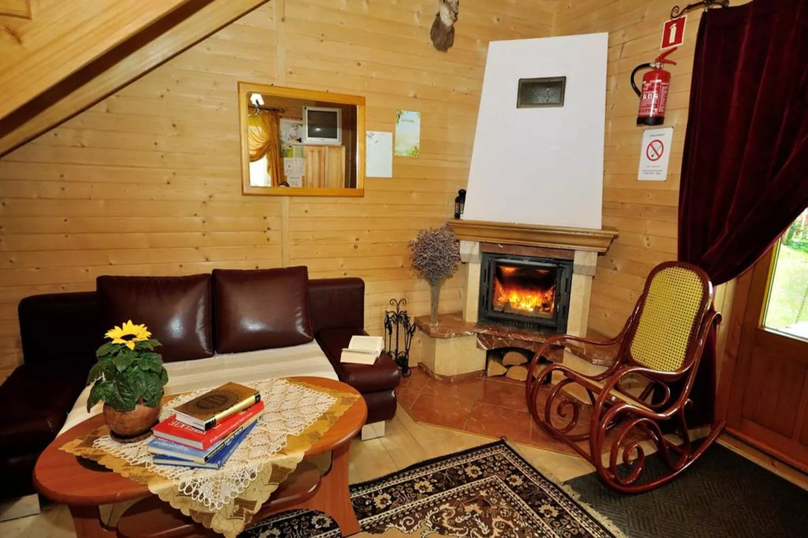 A fabulous house in the mountains-Living room