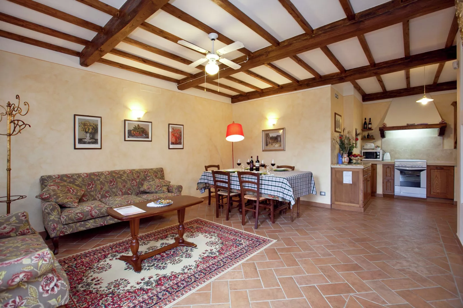 Casal Gheriglio Roseto-Living room