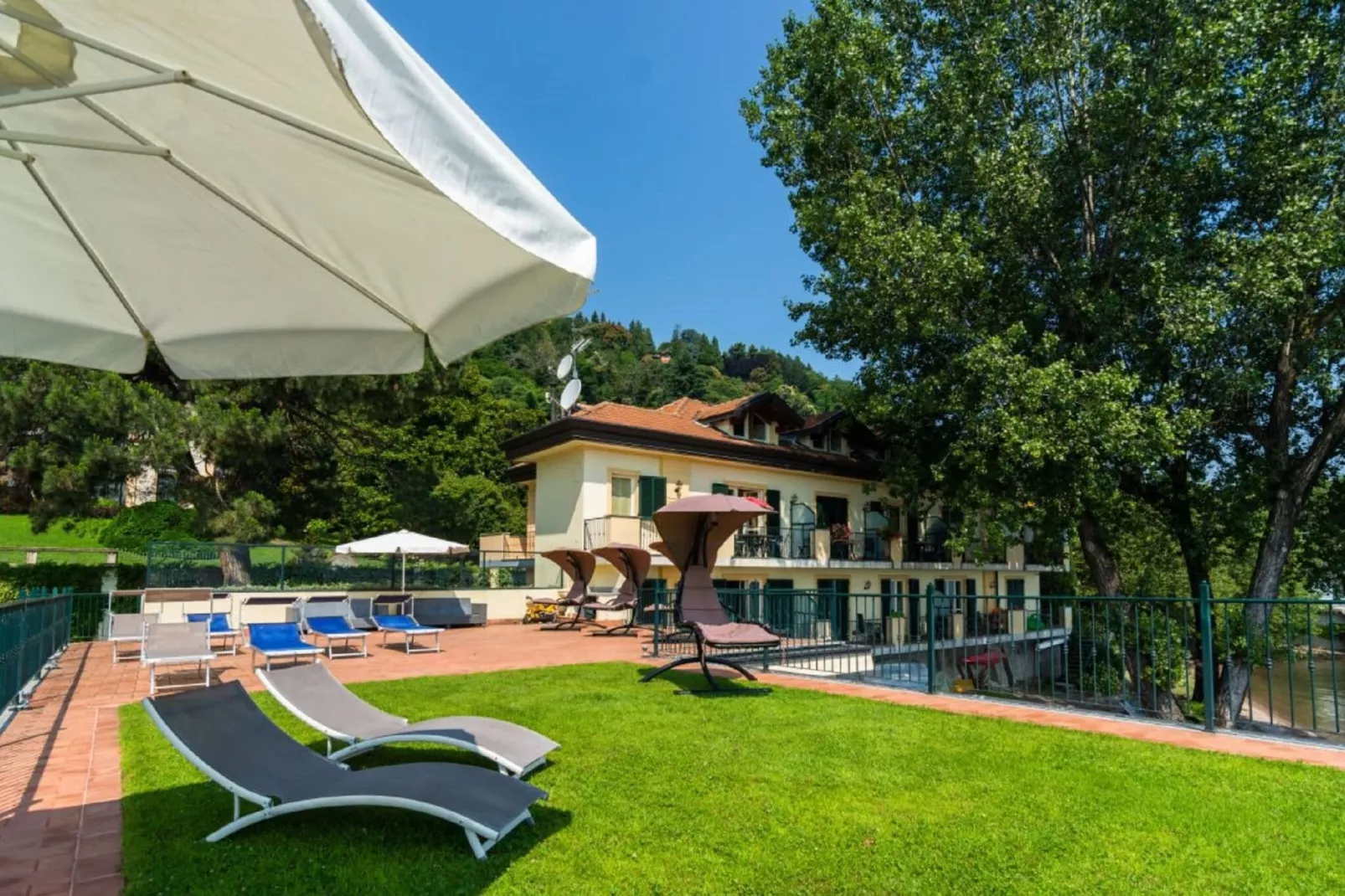 Villa Greta  - Lesa-Jardin d'été