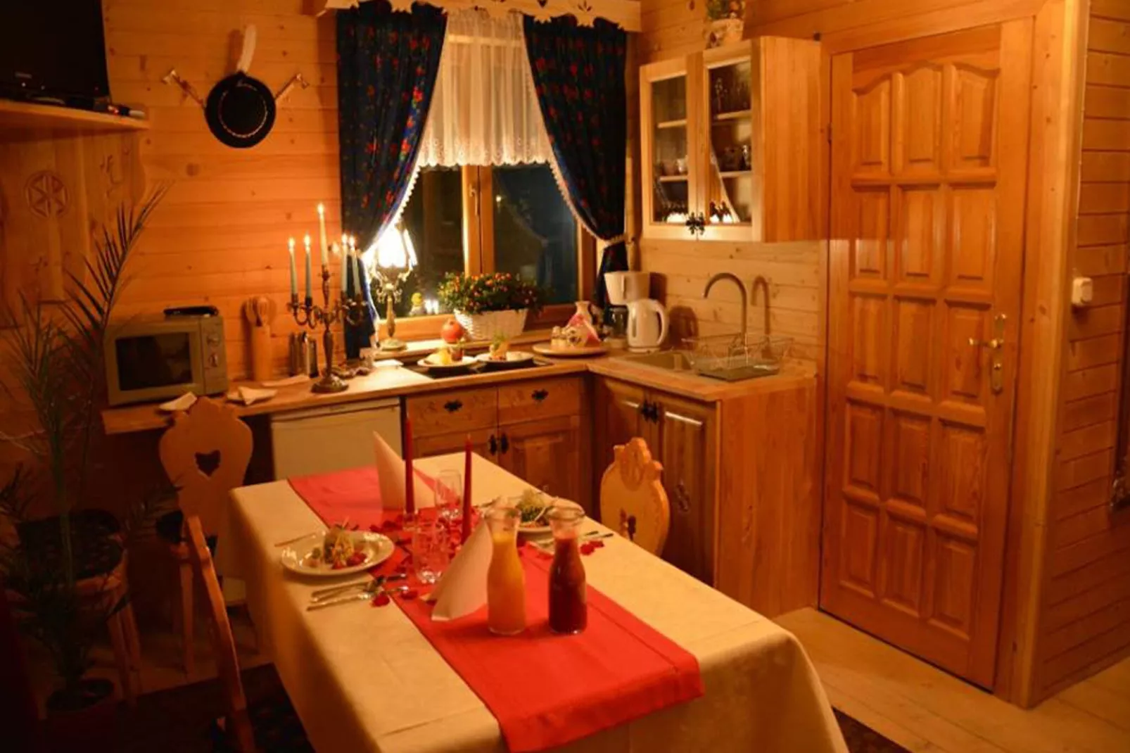 A fabulous house in the mountains-Kitchen