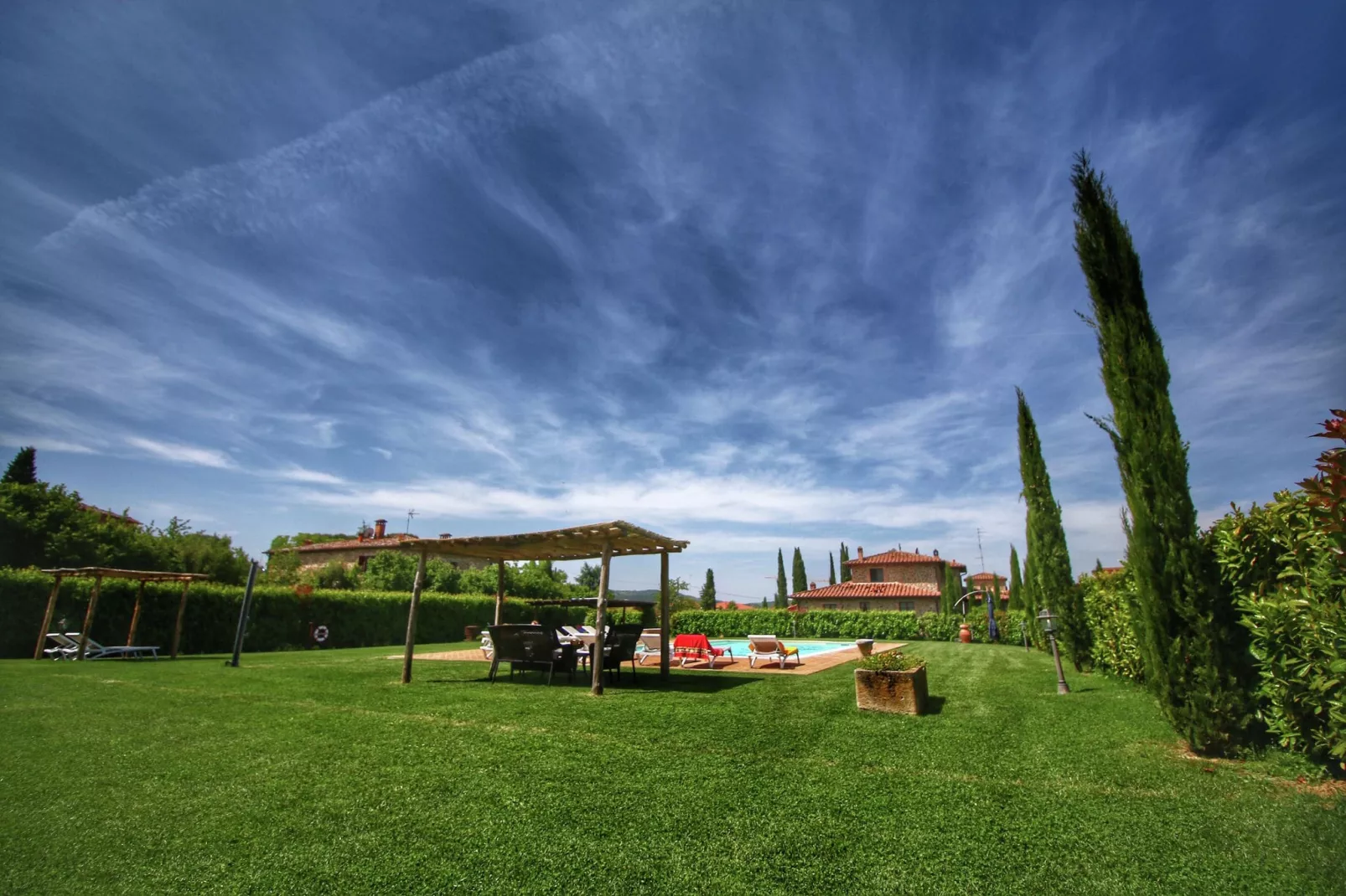 Casal Gheriglio Roseto-Exterior summer