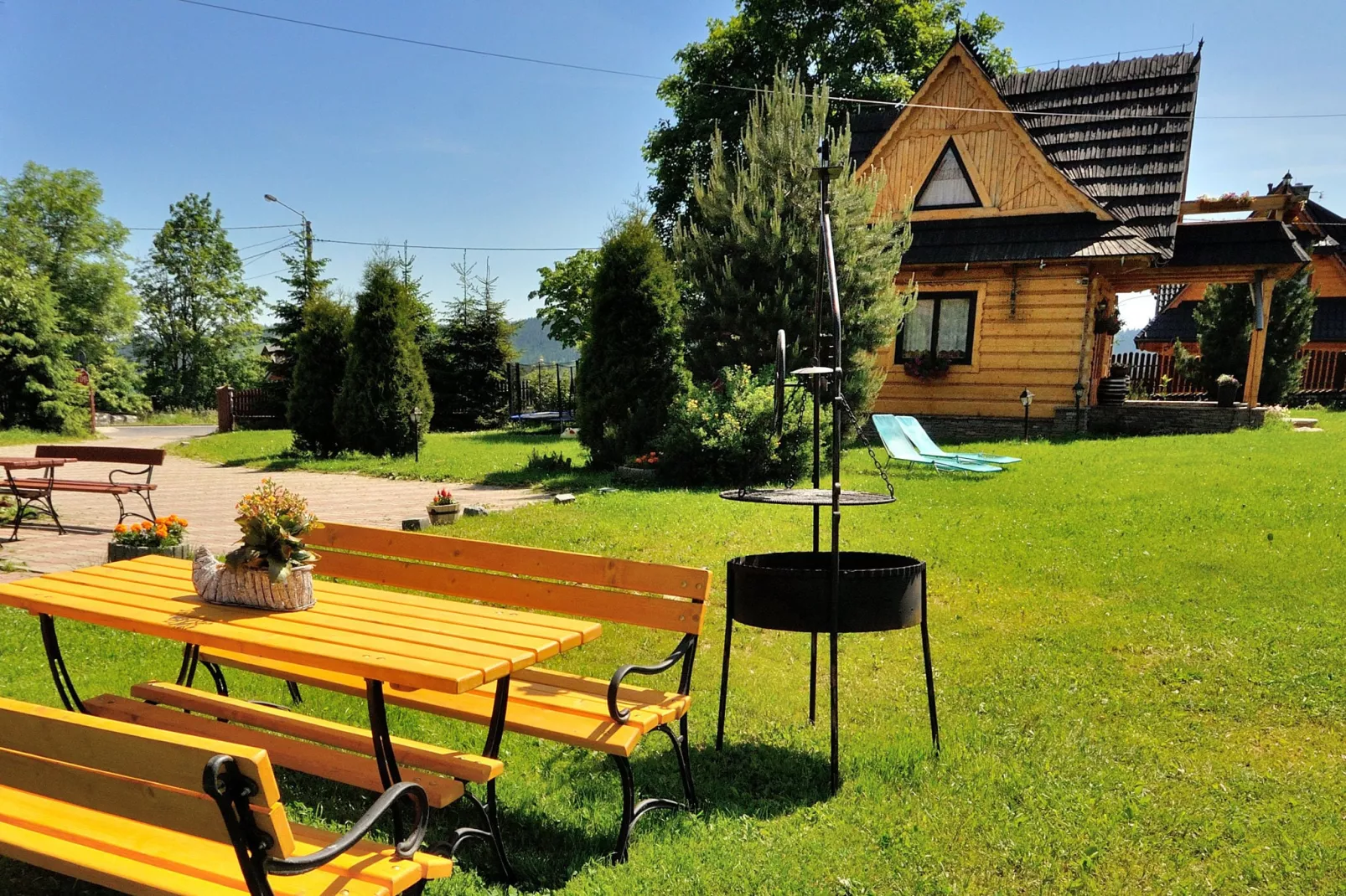 A fabulous house in the mountains-Gardens summer