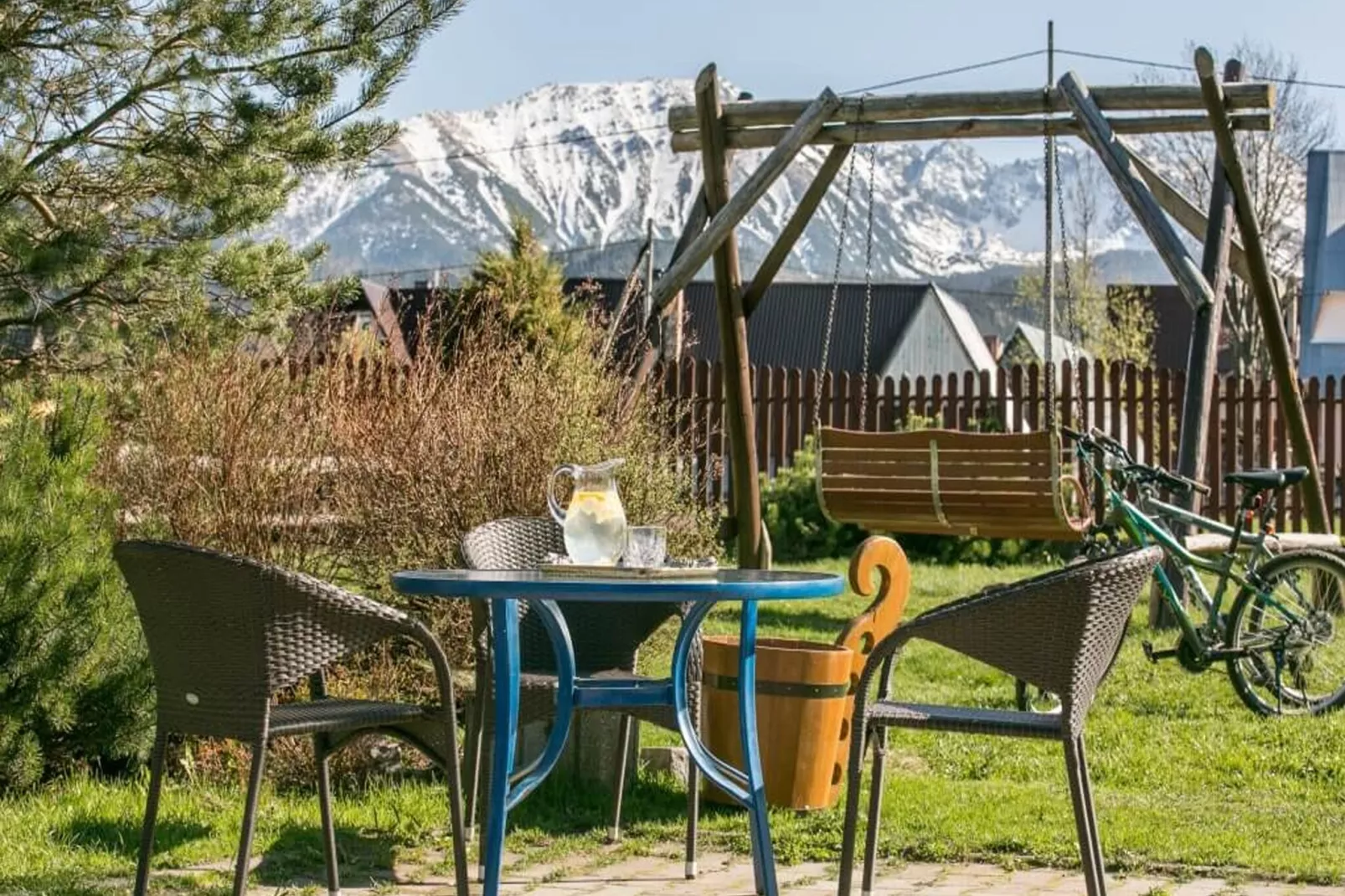A fabulous house in the mountains-Gardens summer