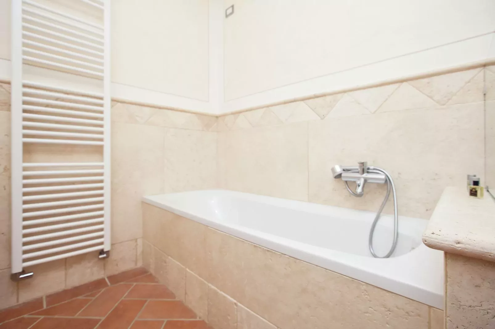 Casal Gheriglio Roseto-Bathroom