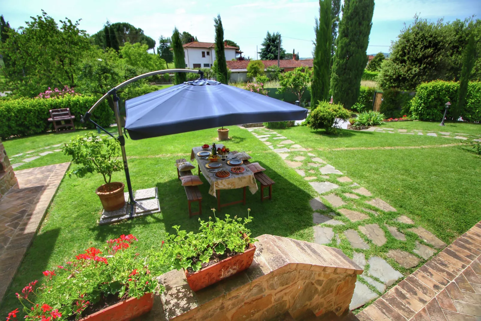 Casal Gheriglio Roseto-Gardens summer