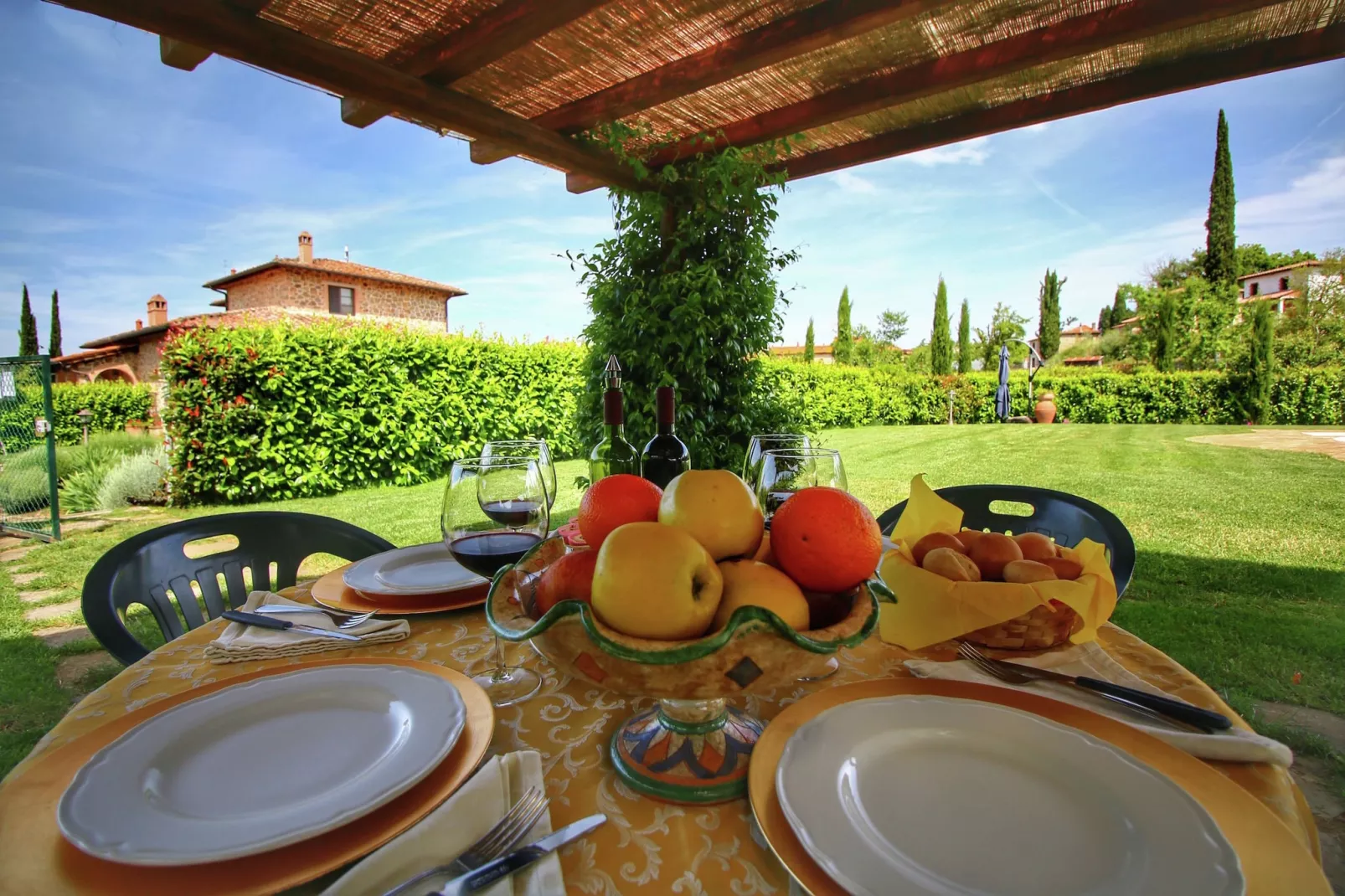 Casal Gheriglio Roseto-Gardens summer