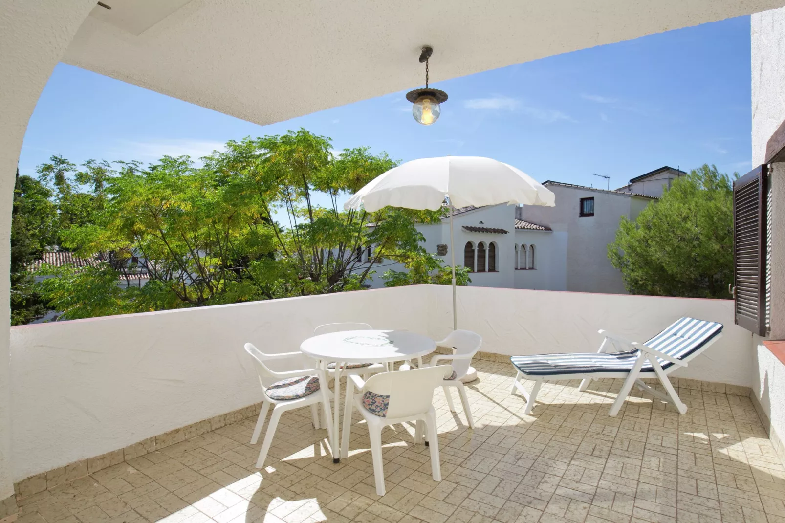 Nobis Los Pinos 2-Terrace balcony