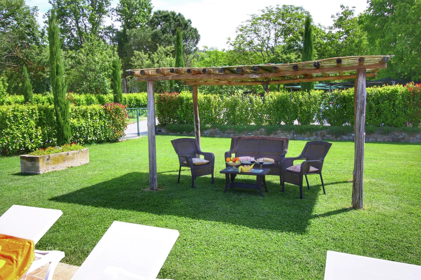 Casal Gheriglio Roseto-Gardens summer