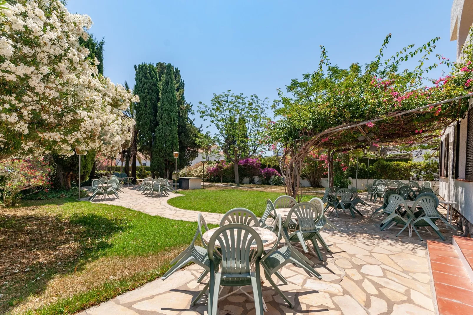 Nobis Los Pinos 2-Gardens summer