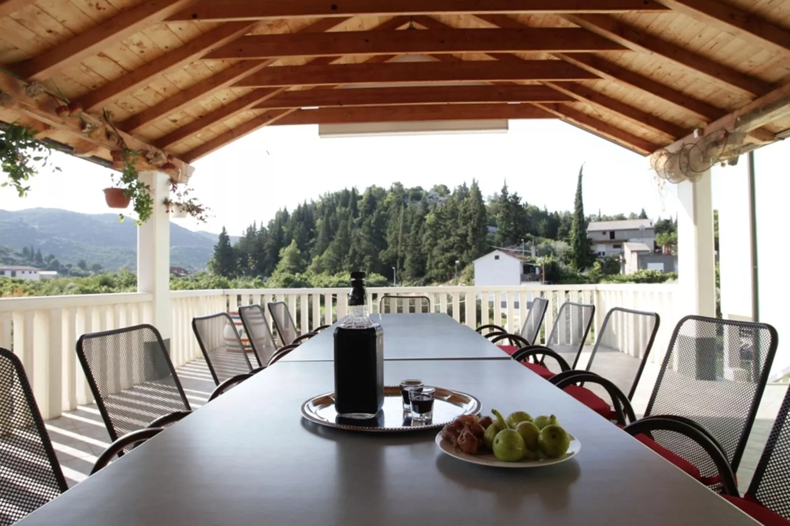 Villa Solos-Außenbereich Sommer