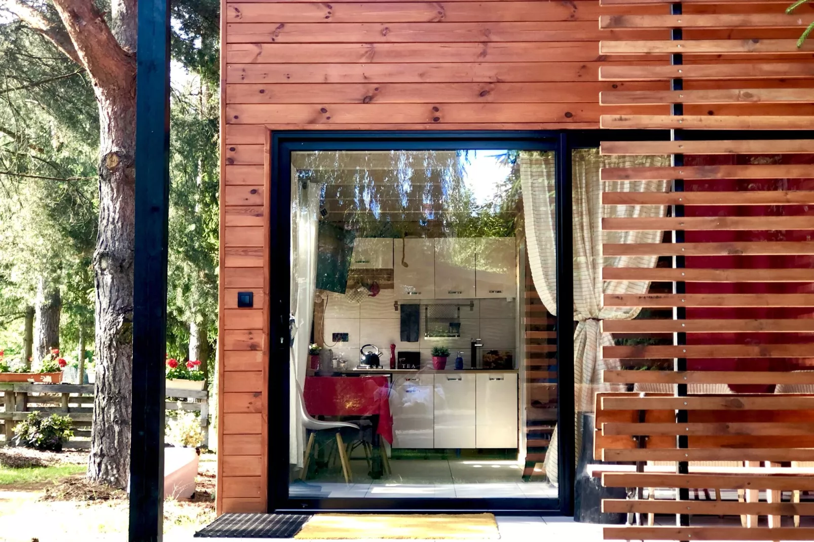 A modern holiday home-Reception hall