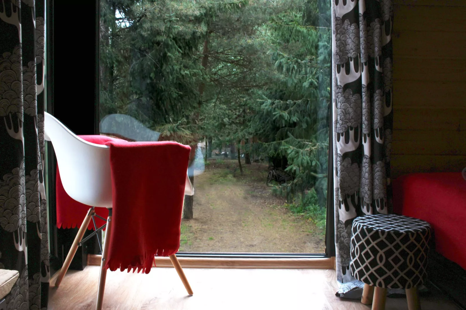 A modern holiday home-Reception hall