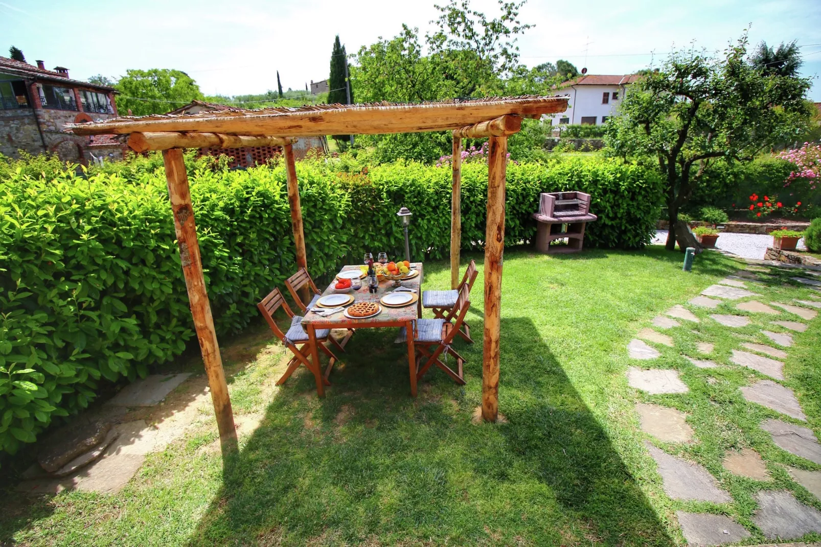 Casal Gheriglio Noceto-Gardens summer