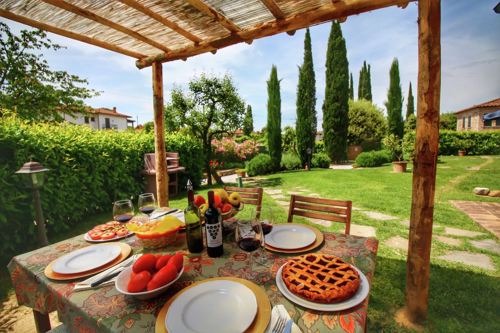 Casal Gheriglio Noceto-Gardens summer