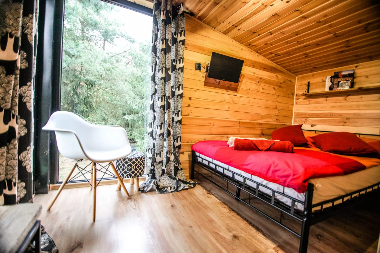 A modern holiday home-Bedroom