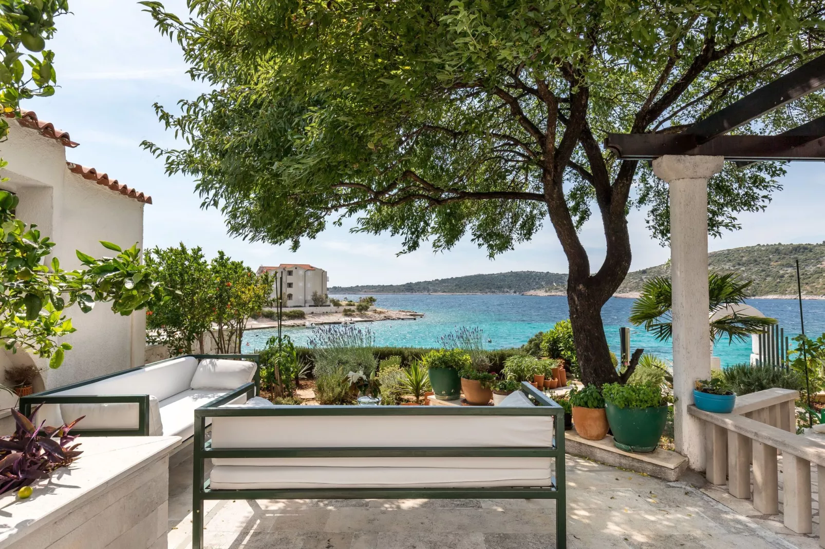 Sea front vacation home-Terrace balcony