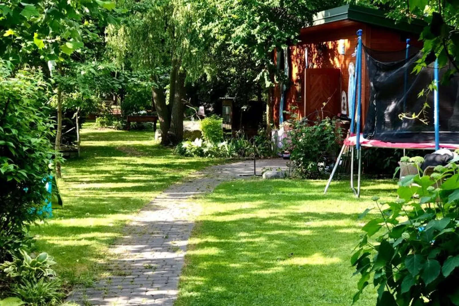 A modern holiday home-Gardens summer