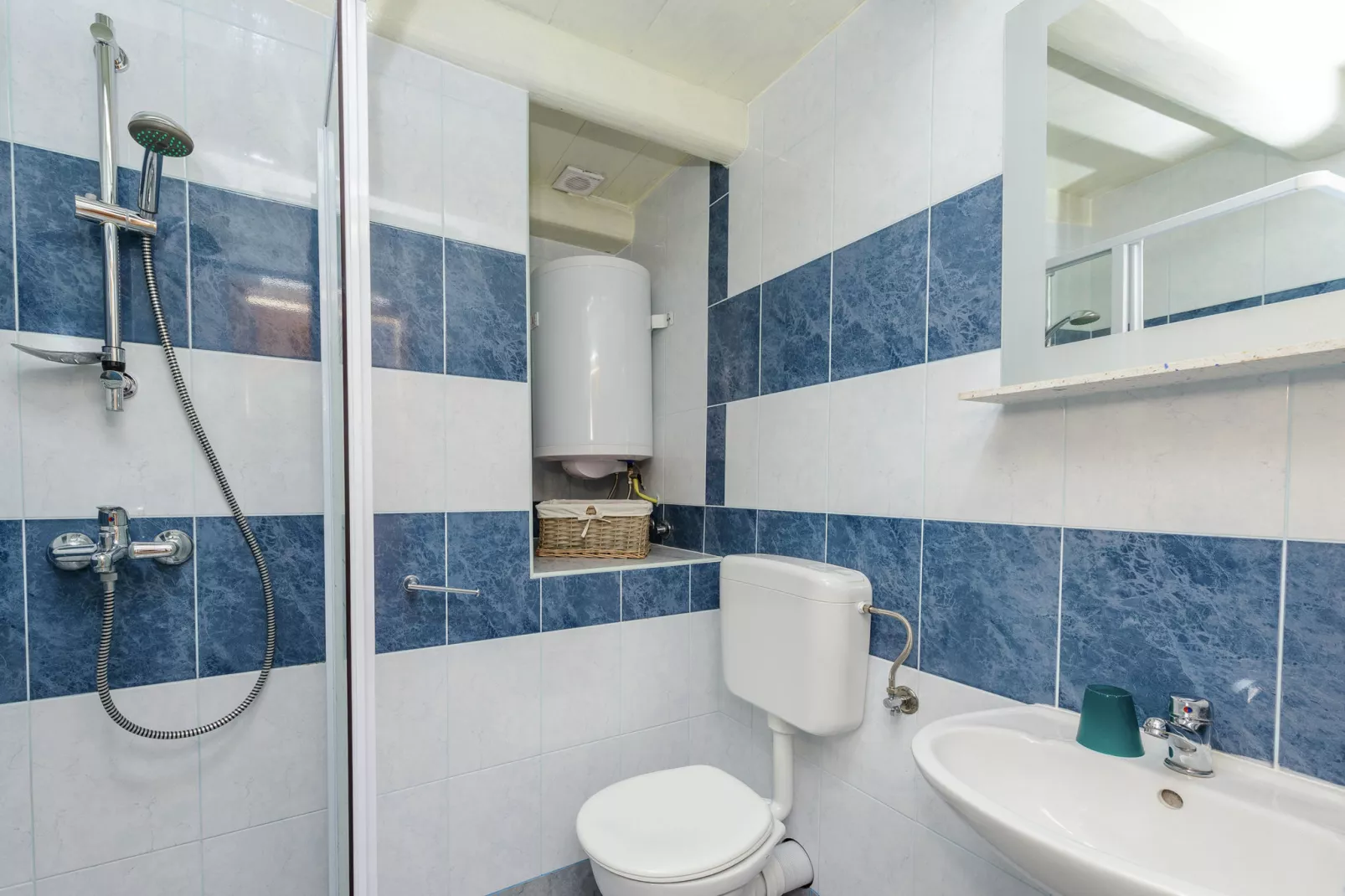 Fisherman's house-Bathroom