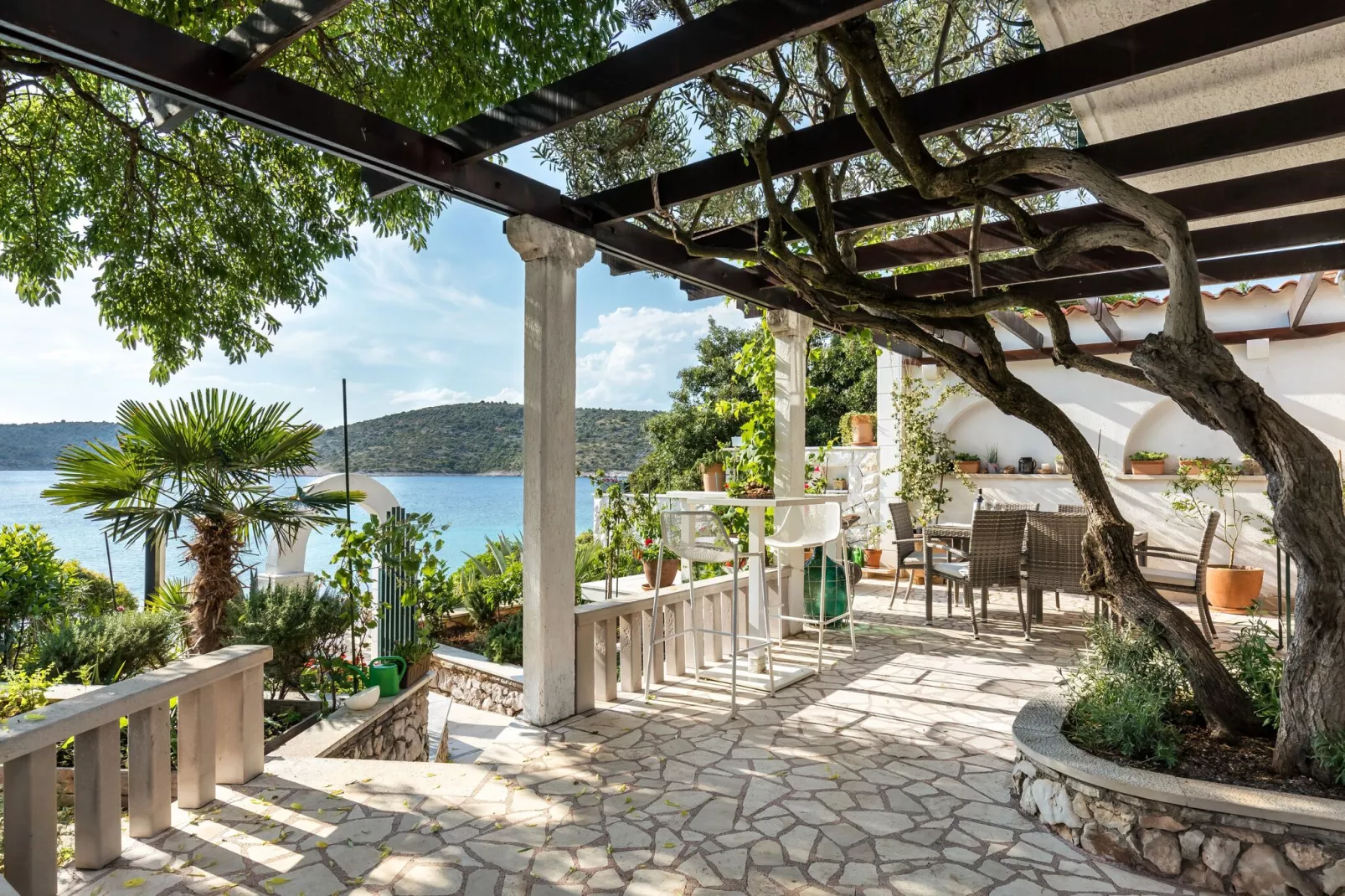 Sea front vacation home-Terrace balcony